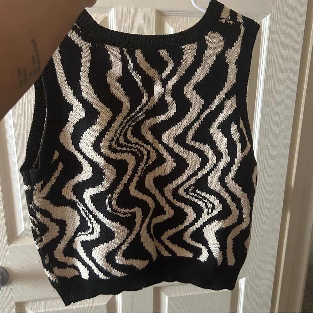 “No Boundaries” Black & White Sweater Vest - Picture 2 of 4
